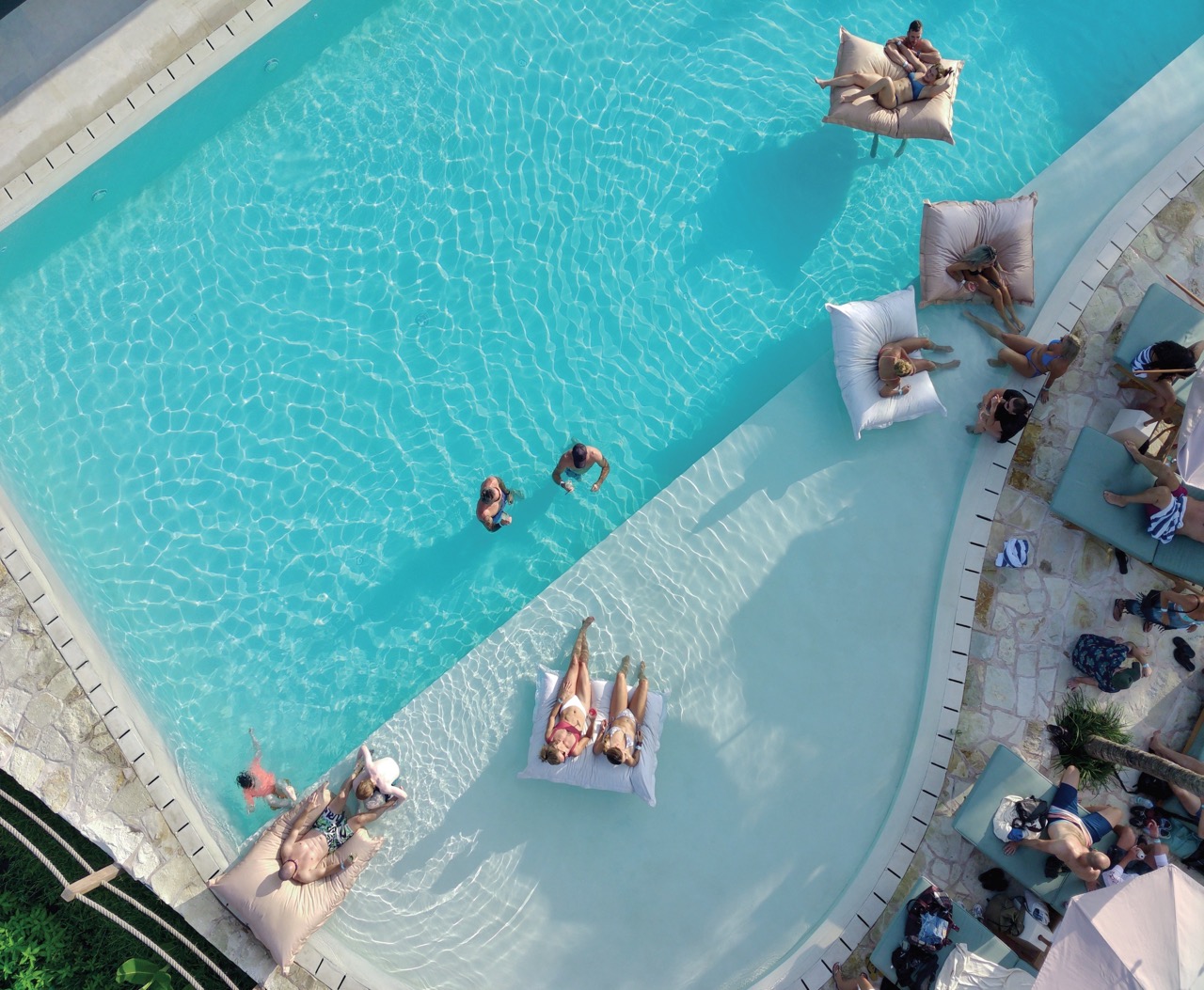 25m Lap Pool & Sun Lounge